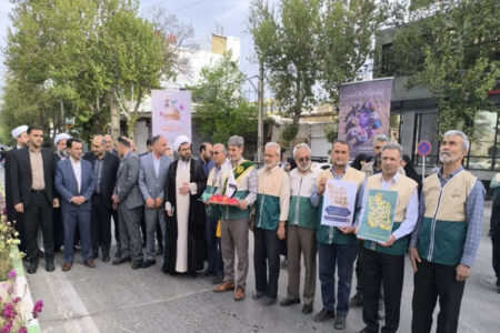 اهتزاز «بیرق رضوی» بر آسمان الیگودرز