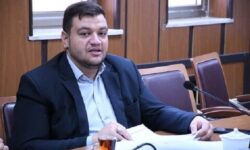 (ویدئو) شعرخوانی شاعر لرستانی در رثای شهید جمهور
