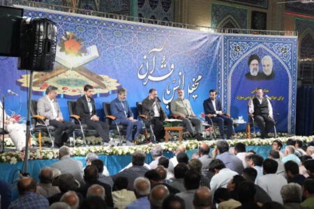 برگزاری محفل انس با قرآن کریم با حضور قاریان برتر جهان اسلام در ازنا + عکس