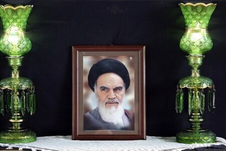 مکتب امام خمینی(ره) به نسل جوان معرفی شود