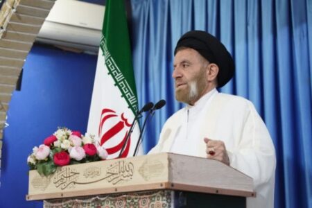 روحانیت پیوند و ارتباط خود با نسل جوان را بیشتر کند