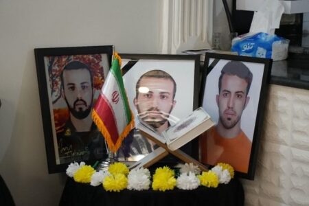 استاندار لرستان با خانواده شهید رضایی در کوهدشت دیدار کرد
