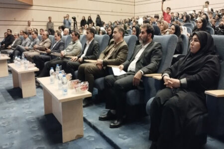 ۳۰۰ بسته لوازم‌التحریر بین خانواده زندانیان نیازمند خرم‌آباد توزیع شد