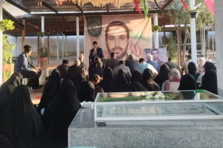 محفل انس با قرآن در جوار مزار مطهر شهید سید مهدی سهرابی برگزار شد
