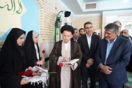 زنگ نماز در دبیرستان معارف اسلامی خرم‌آباد نواخته شد