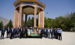 غبارروبی قبور مطهر شهدای گمنام خرم‌آباد به مناسبت هفته بانکداری اسلامی