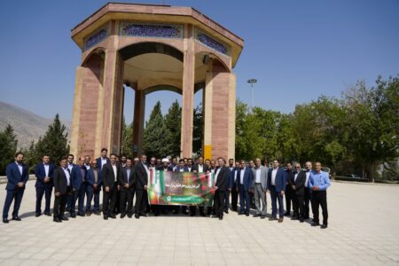 غبارروبی قبور مطهر شهدای گمنام خرم‌آباد به مناسبت هفته بانکداری اسلامی