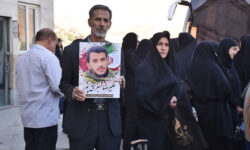 عکس | بدرقه خانواده‌های شهدای جنگ ۱۲ روزه لرستان جهت دیدار با رهبر انقلاب