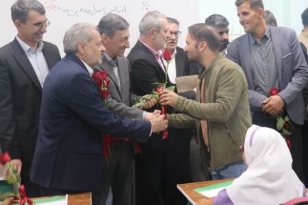 مدرسه‌ای که لبخند ساخت؛ پایان تحصیل در کانکس برای کودکان بگ‌وردی