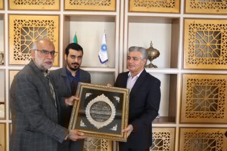 تجلیل شورای عالی قرآن از رئیس اتاق بازرگانی لرستان به پاس حمایت از فعالیتهای قرآنی