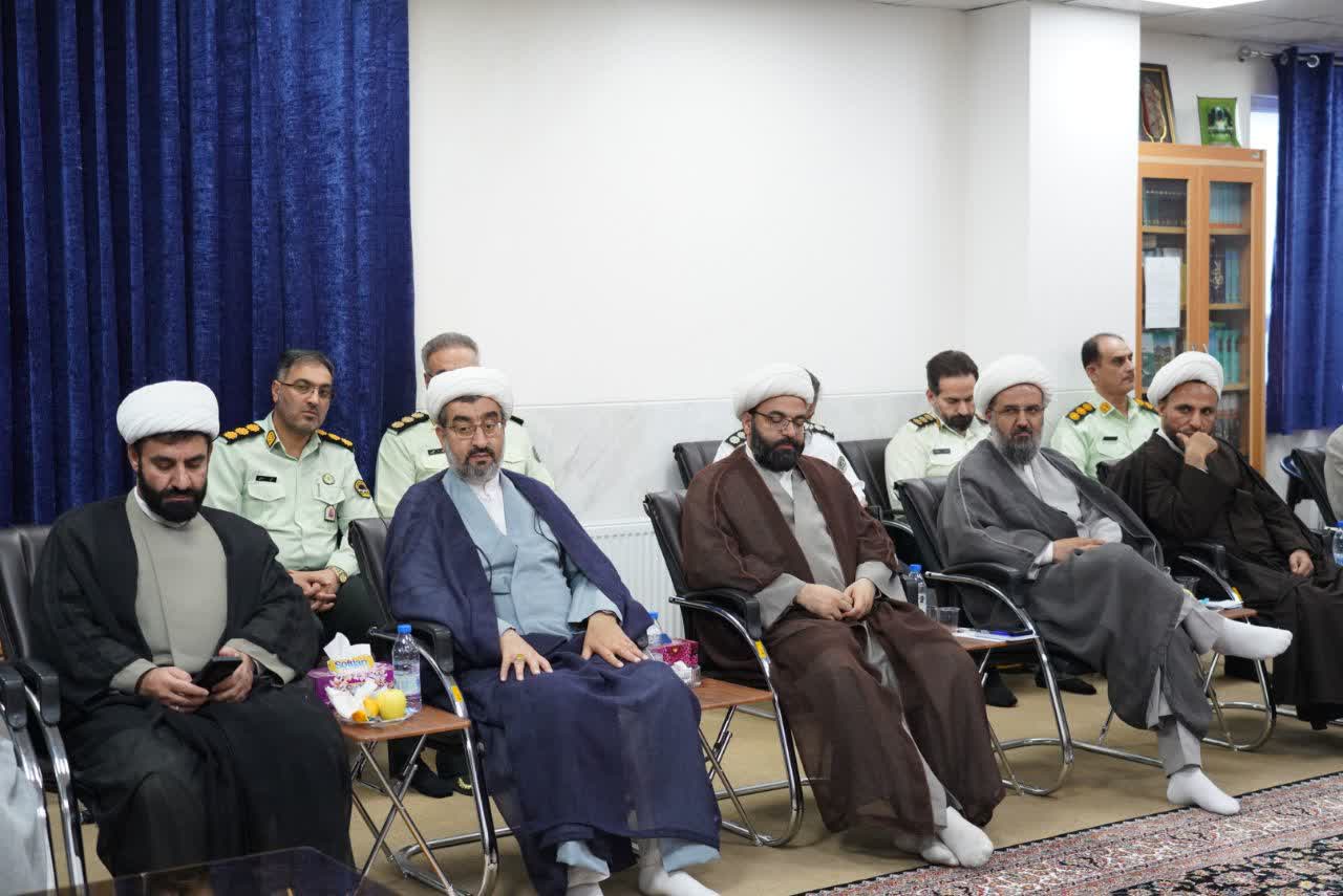 نشست هماندیشی ائمه جمعه و فرمانده نیروی انتظامی لرستان برگزار شد 21 نشست هماندیشی ائمه جمعه و فرمانده نیروی انتظامی لرستان برگزار شد نشست هماندیشی ائمه جمعه و فرمانده نیروی انتظامی لرستان برگزار شد IMG 20251030 210413 725 2
